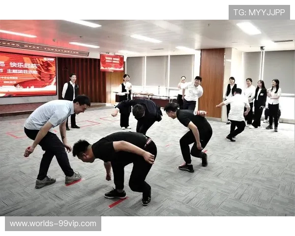 三个人老师同学互动游戏玩法规则与趣味体验分享